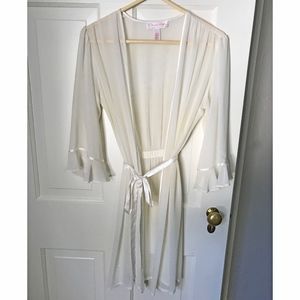 Oscar de la Renta Shear White Robe